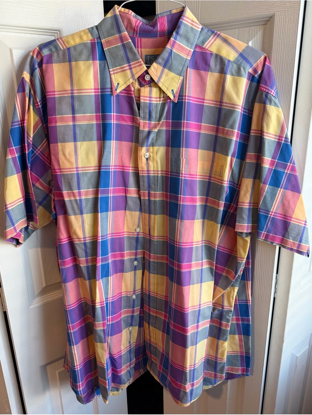 Jos. A. Bank Men’s Multi-Color Plaid Button-Down Short-Sleeve Shirt